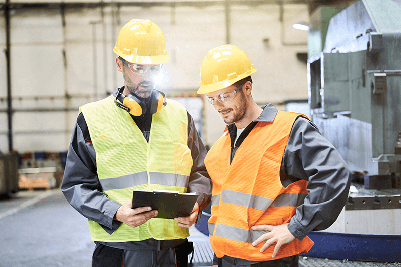 Arbeiter in Sicherheitskleidung